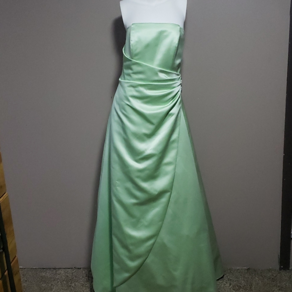David's Bridal Green Gown Sz 8